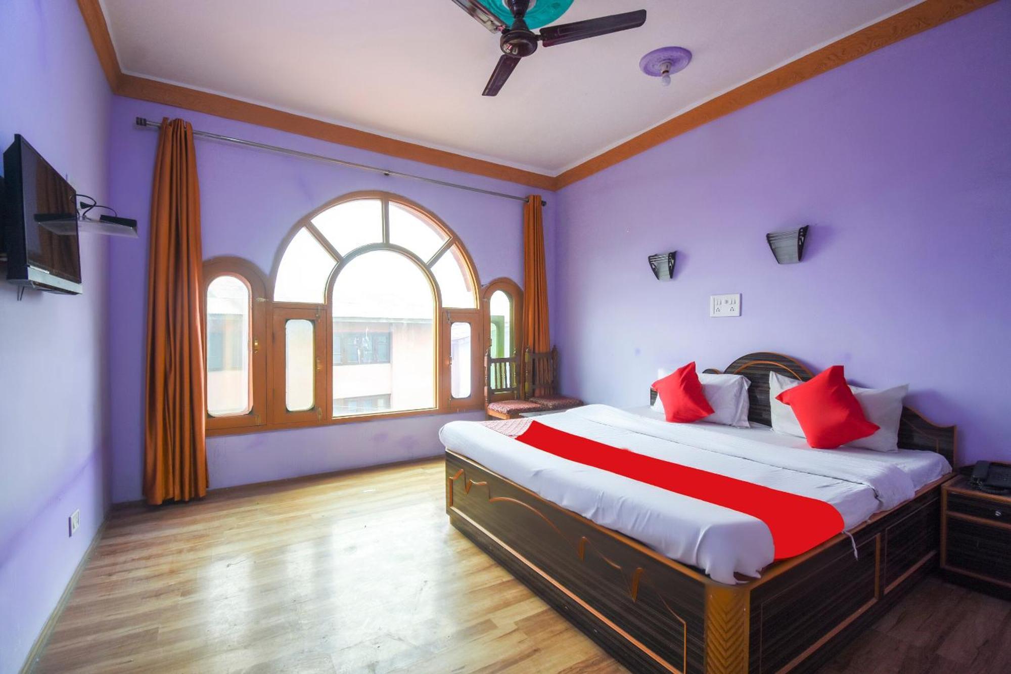 Oyo Hotel New Divine Kashmir Durgjan Eksteriør bilde