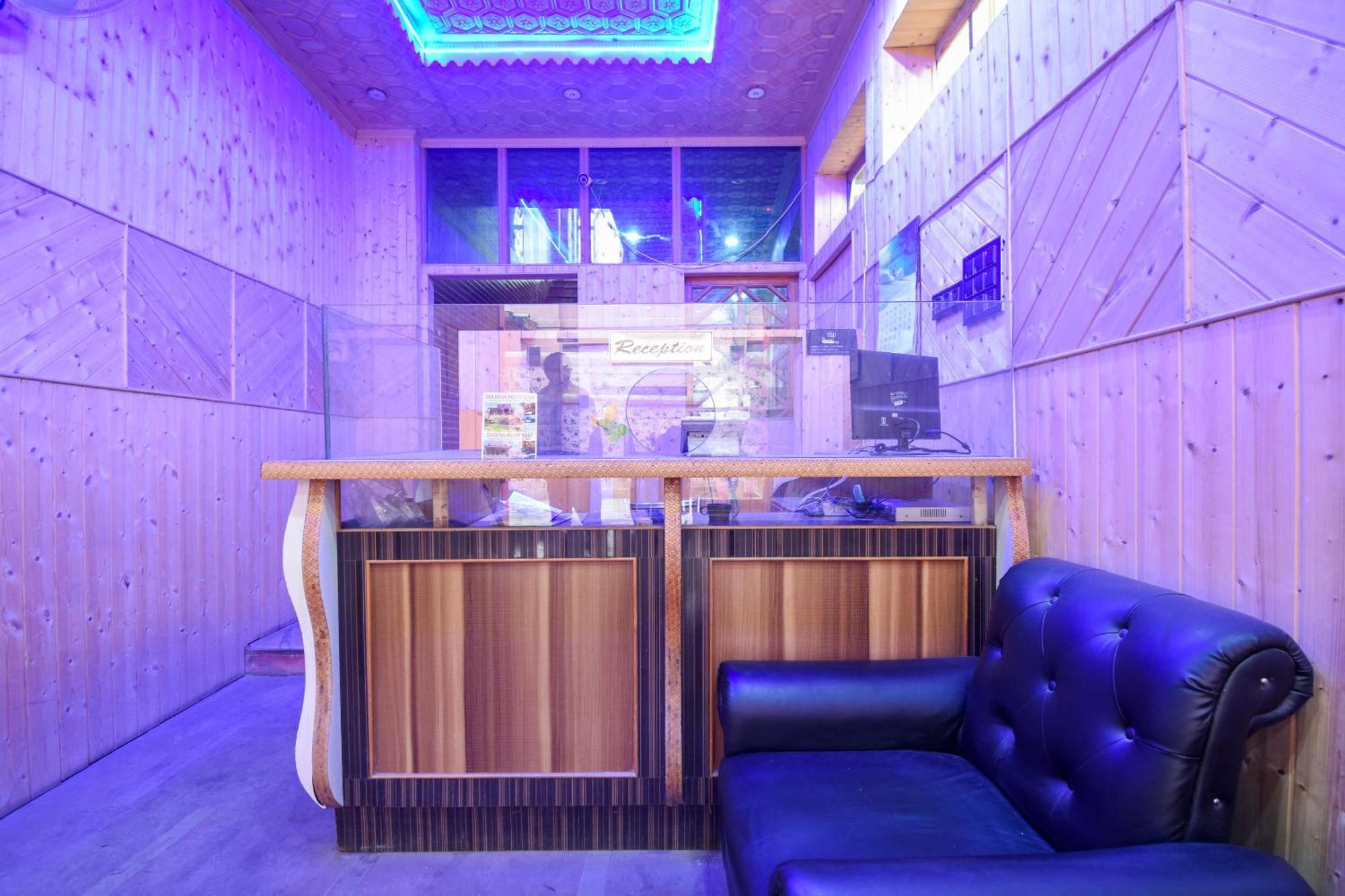 Oyo Hotel New Divine Kashmir Durgjan Eksteriør bilde