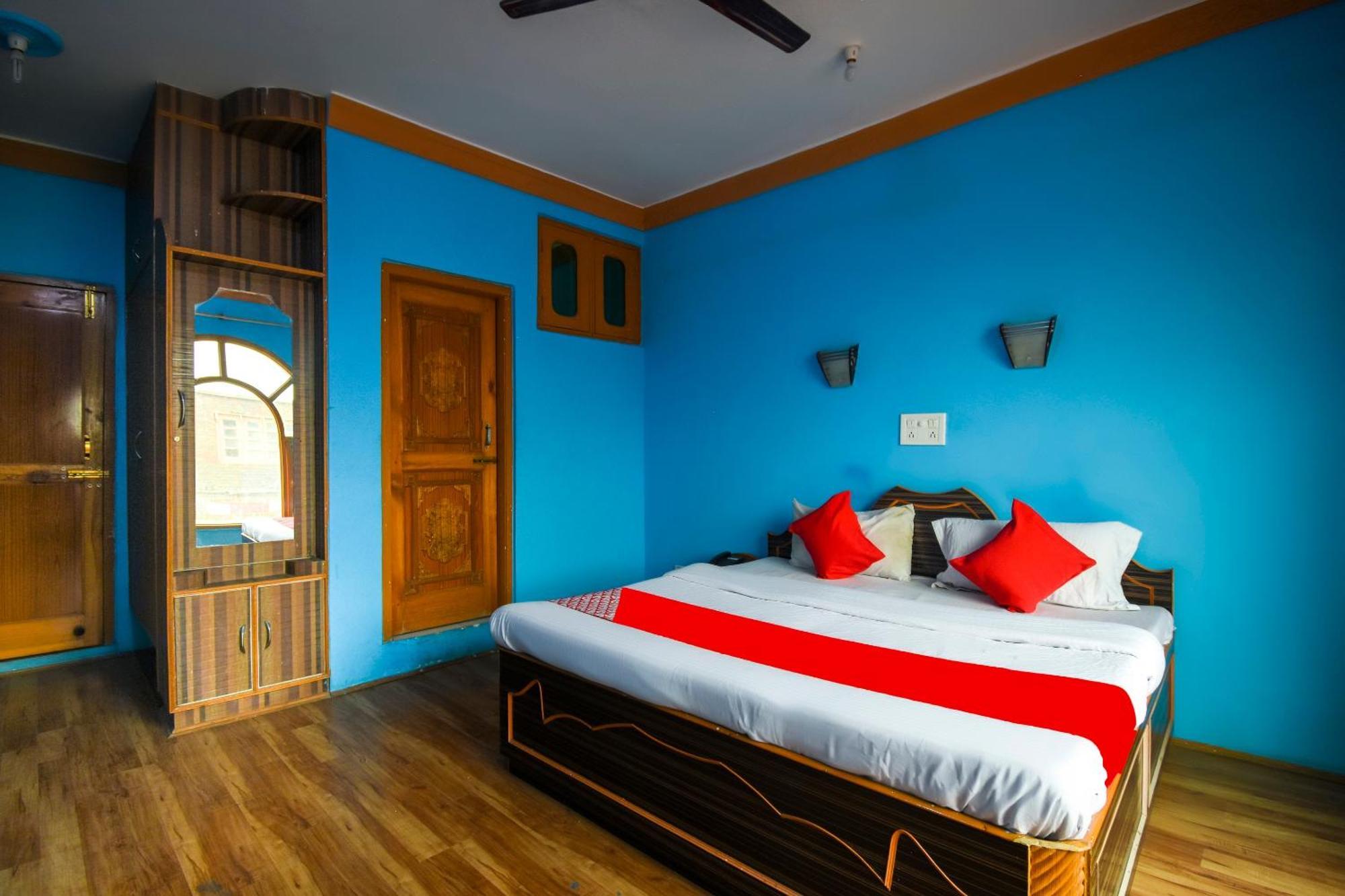 Oyo Hotel New Divine Kashmir Durgjan Eksteriør bilde