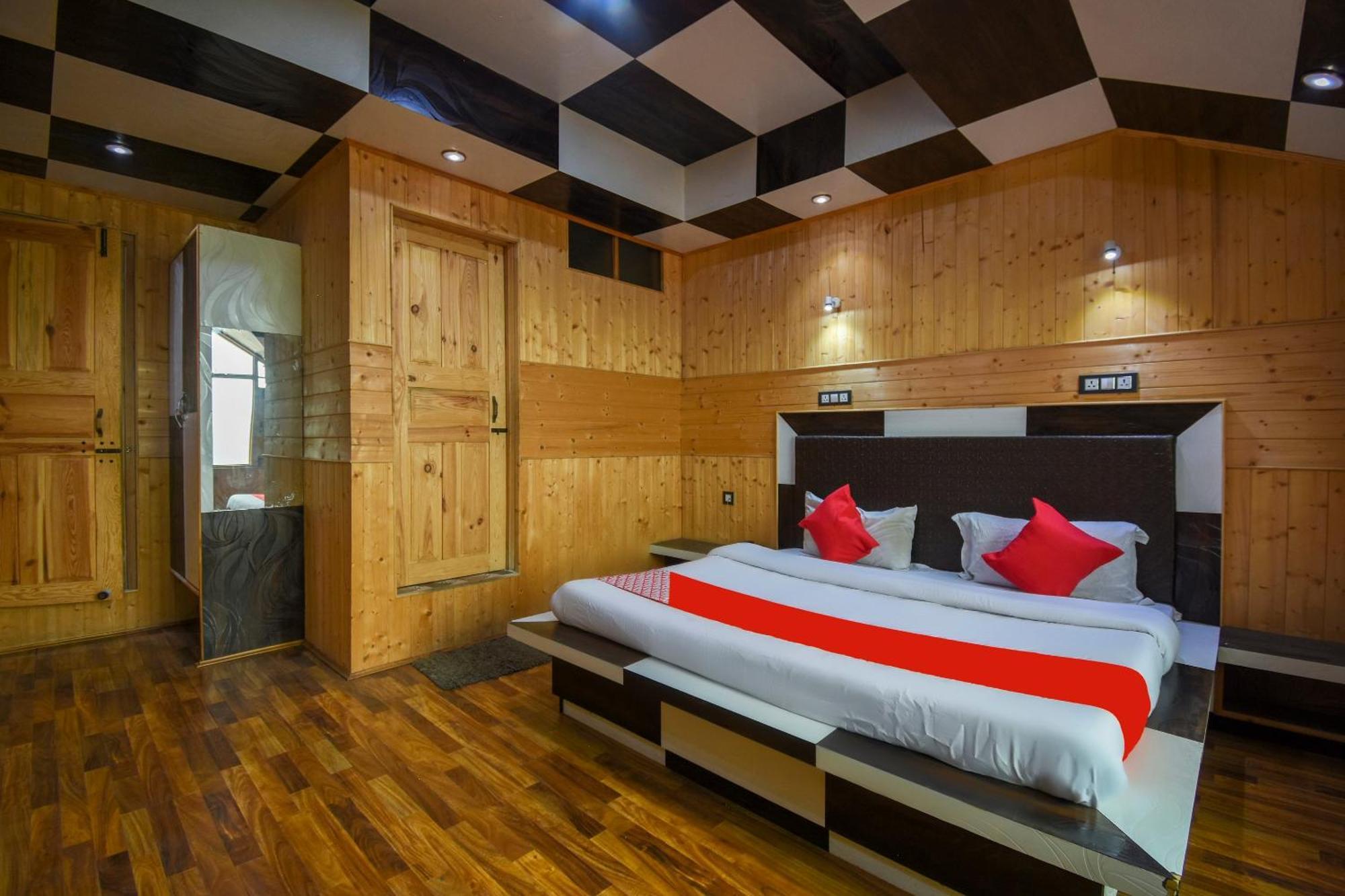 Oyo Hotel New Divine Kashmir Durgjan Eksteriør bilde