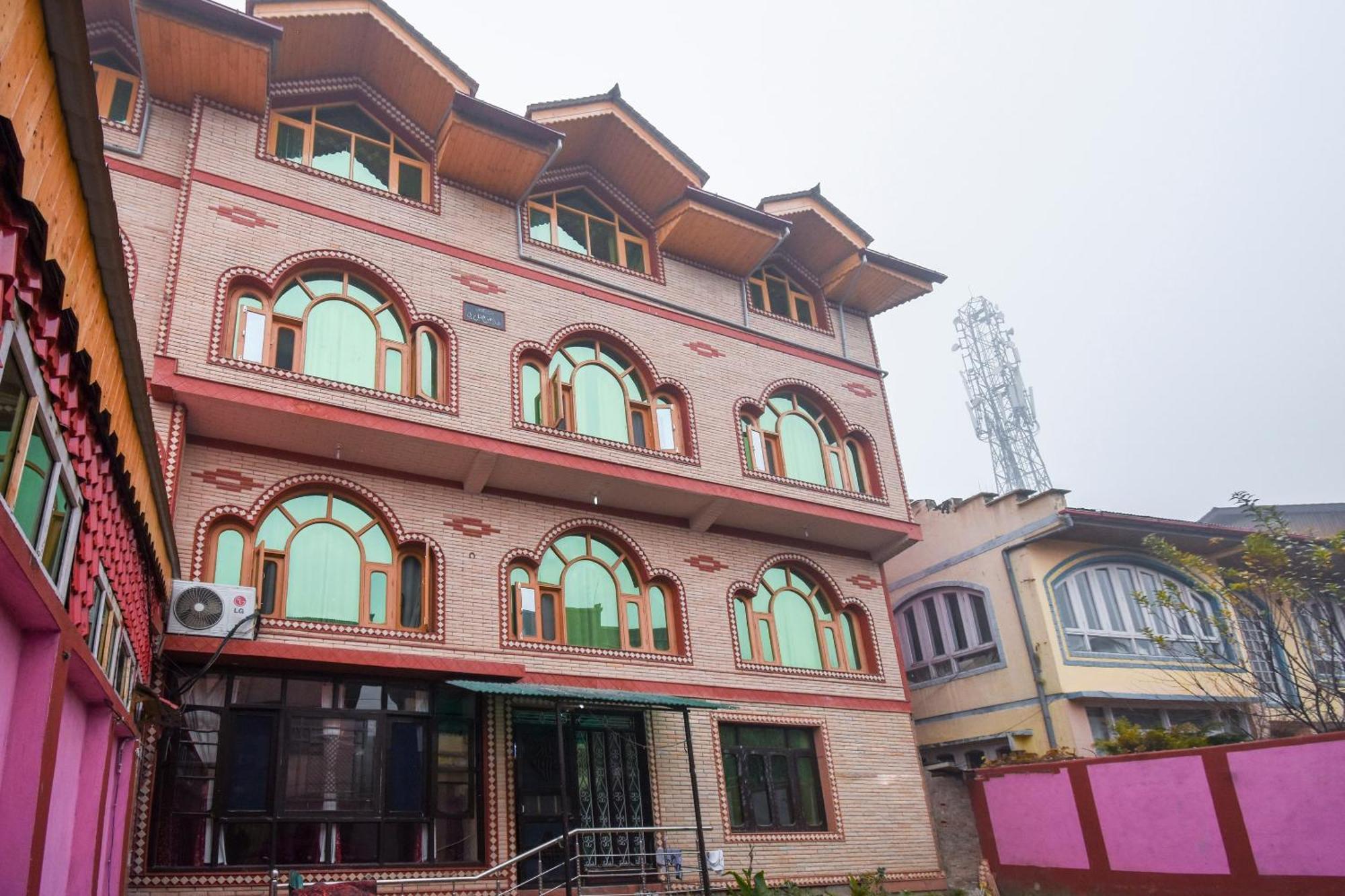 Oyo Hotel New Divine Kashmir Durgjan Eksteriør bilde